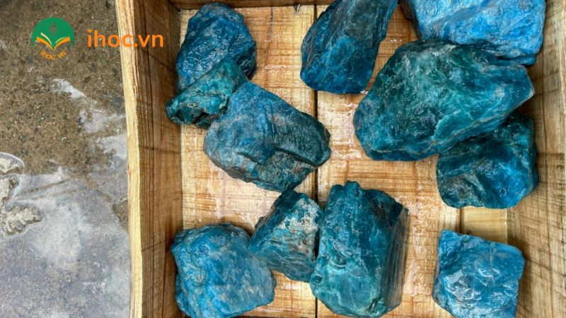 Công thức quặng apatit là gì? Thành phần, đặc điểm, ứng dụng