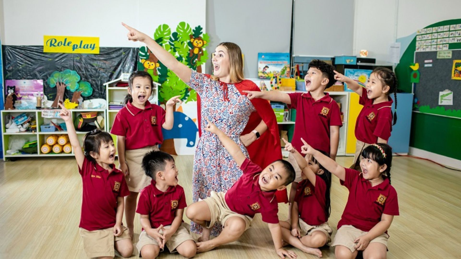 Nên chọn trường song ngữ hay quốc tế toàn phần